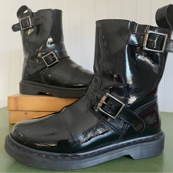 Dr. Martens VI Patent Leather Buckled Engineer Boots *Thailand* - Picture 8 of 11